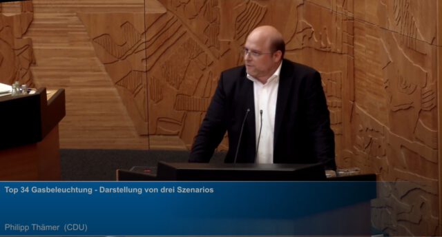 Ratsherr Philipp Thämer (CDU) bei seiner Rede im Stadtrat