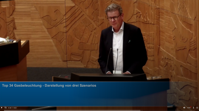 Mark Schenk (SPD) während seiner Rede im Stadtrat